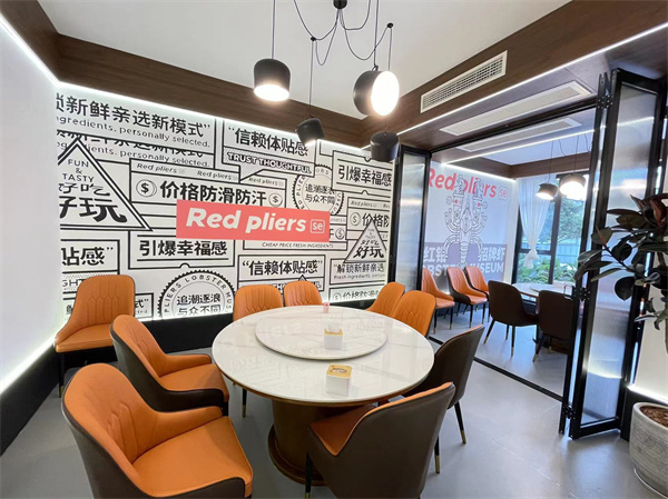 个性绘画与室内彩绘设计：创意的艺术之美